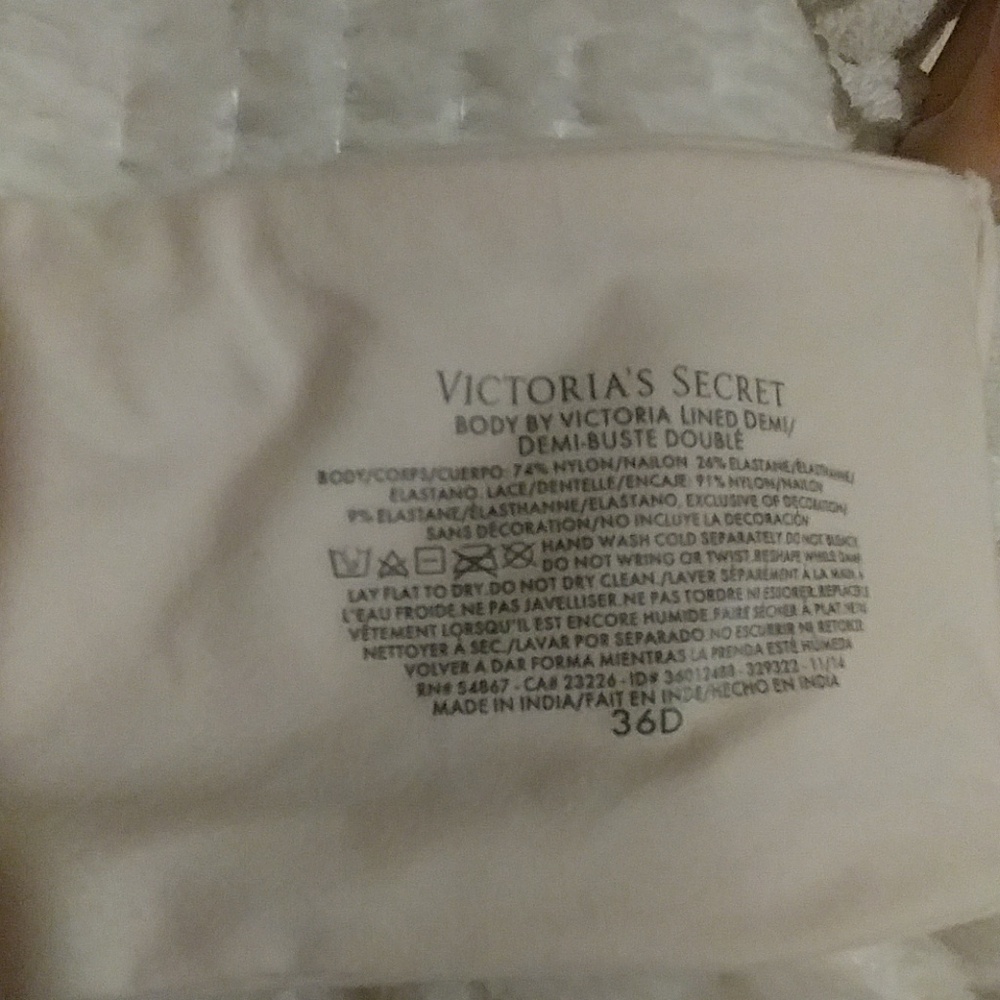 Victoria Secret Body by Victoria lined demi